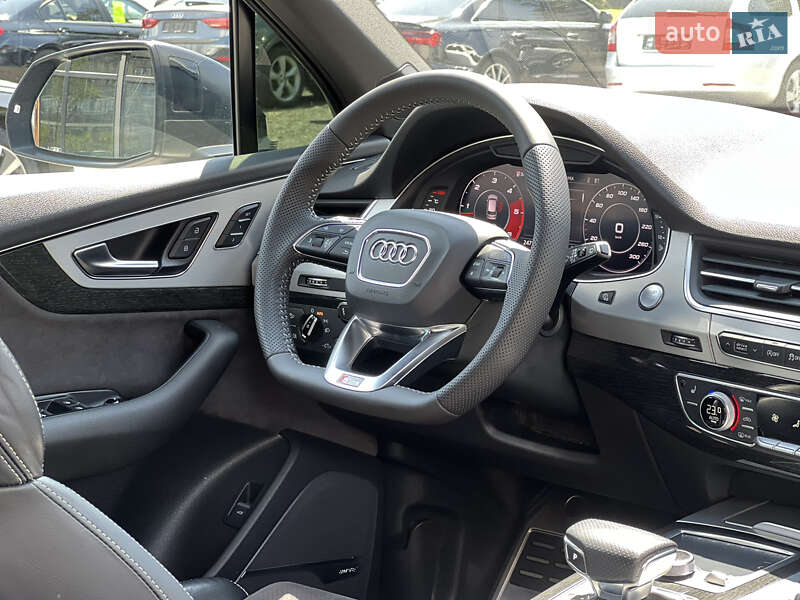 Внедорожник / Кроссовер Audi Q7 2017 в Ужгороде