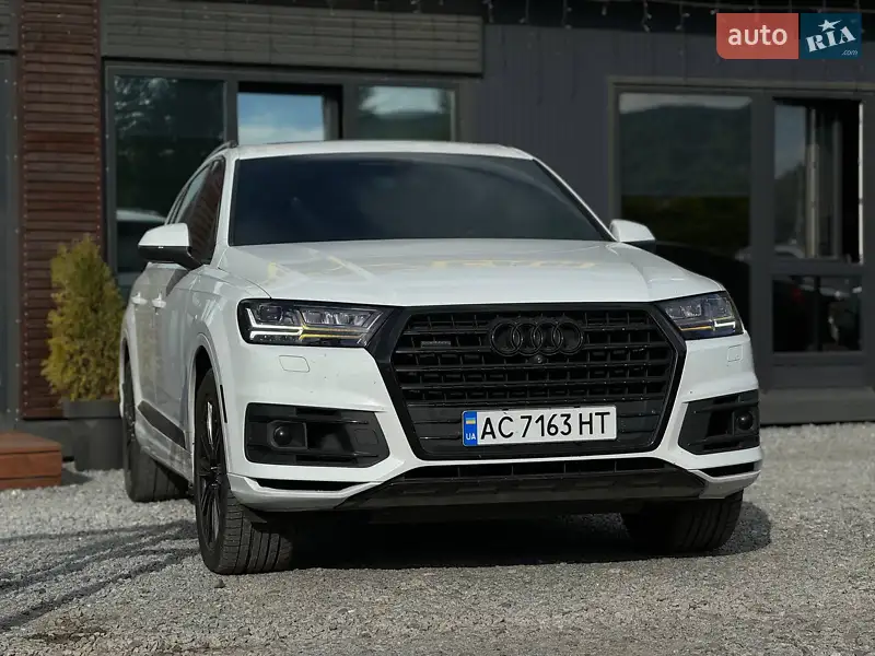 Внедорожник / Кроссовер Audi Q7 2017 в 