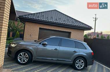 Внедорожник / Кроссовер Audi Q7 2017 в 
