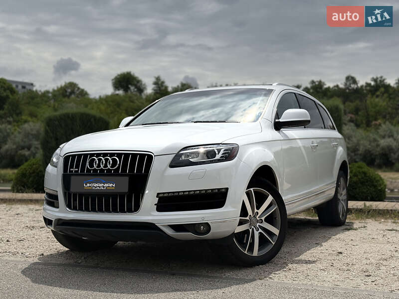 Внедорожник / Кроссовер Audi Q7 2015 в 