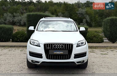 Внедорожник / Кроссовер Audi Q7 2015 в 