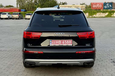Позашляховик / Кросовер Audi Q7 2017 в 