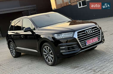 Позашляховик / Кросовер Audi Q7 2017 в 