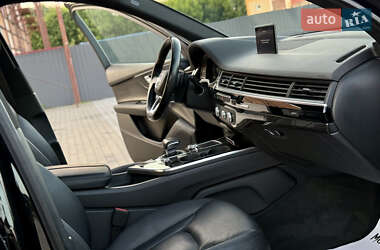 Позашляховик / Кросовер Audi Q7 2017 в 