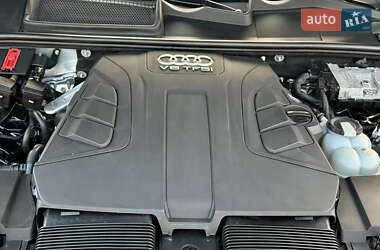 Позашляховик / Кросовер Audi Q7 2017 в 