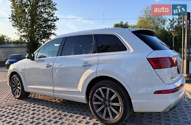 Внедорожник / Кроссовер Audi Q7 2016 в 