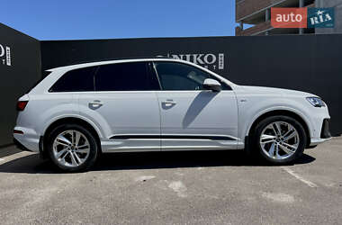 Внедорожник / Кроссовер Audi Q7 2022 в 