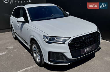 Внедорожник / Кроссовер Audi Q7 2022 в 