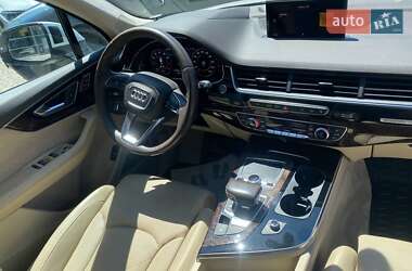 Внедорожник / Кроссовер Audi Q7 2016 в 