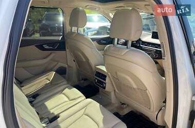 Внедорожник / Кроссовер Audi Q7 2016 в 