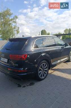Внедорожник / Кроссовер Audi Q7 2016 в 