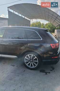 Внедорожник / Кроссовер Audi Q7 2016 в 