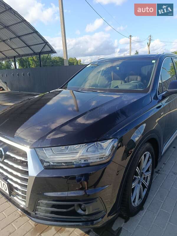 Внедорожник / Кроссовер Audi Q7 2016 в Шишаки