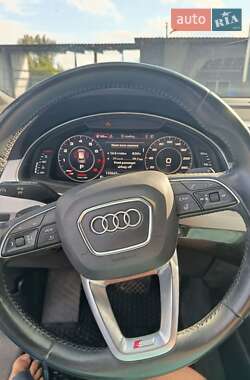 Внедорожник / Кроссовер Audi Q7 2016 в 