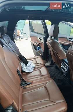 Внедорожник / Кроссовер Audi Q7 2016 в 