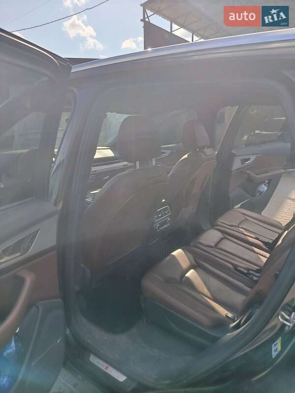 Внедорожник / Кроссовер Audi Q7 2016 в Шишаки