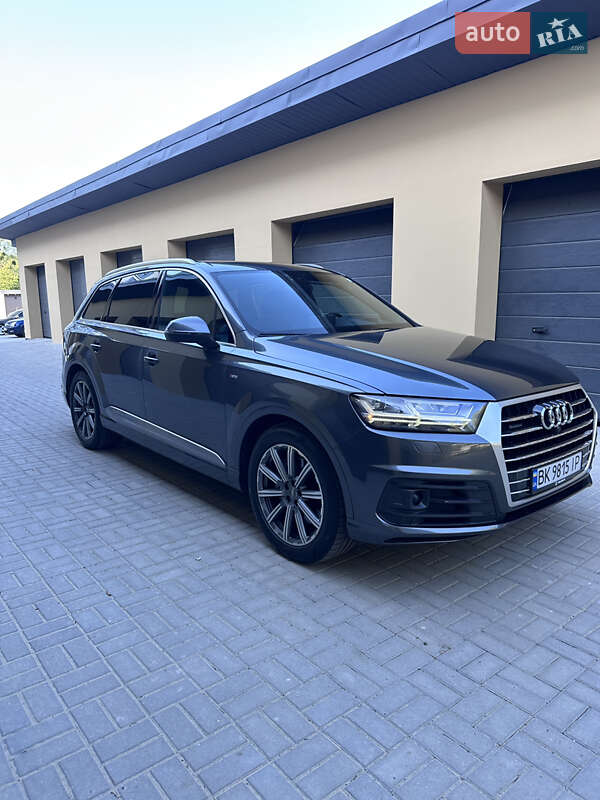 Позашляховик / Кросовер Audi Q7 2016 в Рівному