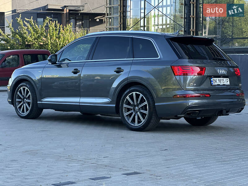 Позашляховик / Кросовер Audi Q7 2016 в Рівному