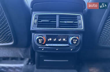 Позашляховик / Кросовер Audi Q7 2016 в 
