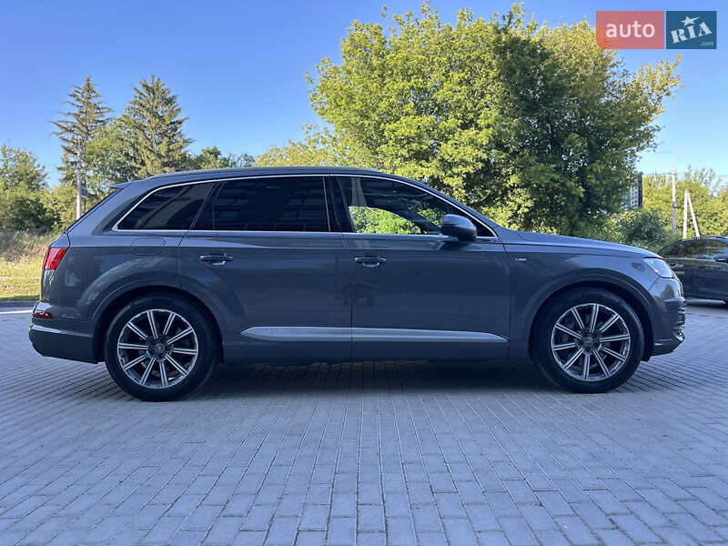 Позашляховик / Кросовер Audi Q7 2016 в Рівному
