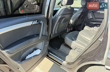 Позашляховик / Кросовер Audi Q7 2015 в 