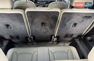Внедорожник / Кроссовер Audi Q7 2016 в 