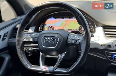 Внедорожник / Кроссовер Audi Q7 2015 в 