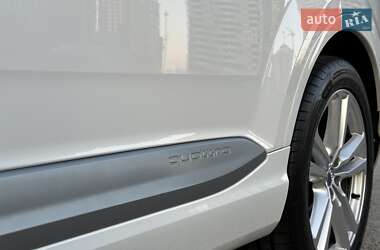 Позашляховик / Кросовер Audi Q7 2017 в 