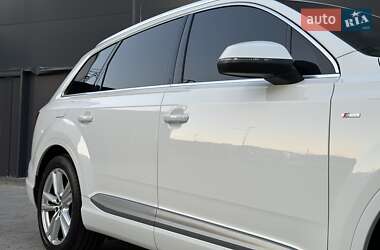 Позашляховик / Кросовер Audi Q7 2017 в 