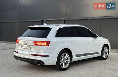 Позашляховик / Кросовер Audi Q7 2017 в 