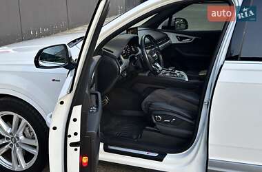 Позашляховик / Кросовер Audi Q7 2017 в 