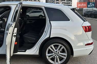 Позашляховик / Кросовер Audi Q7 2017 в 