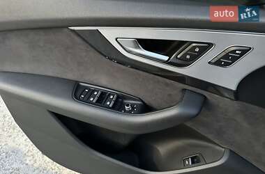 Позашляховик / Кросовер Audi Q7 2017 в 