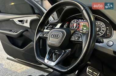 Позашляховик / Кросовер Audi Q7 2017 в 