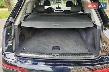 Внедорожник / Кроссовер Audi Q7 2016 в 