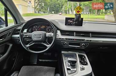 Внедорожник / Кроссовер Audi Q7 2016 в 