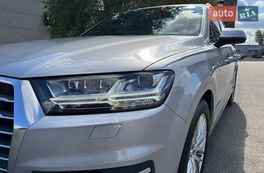 Внедорожник / Кроссовер Audi Q7 2015 в 