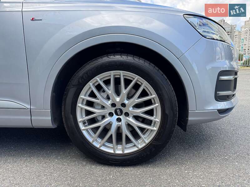 Позашляховик / Кросовер Audi Q7 2015 в Києві