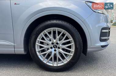 Внедорожник / Кроссовер Audi Q7 2015 в 
