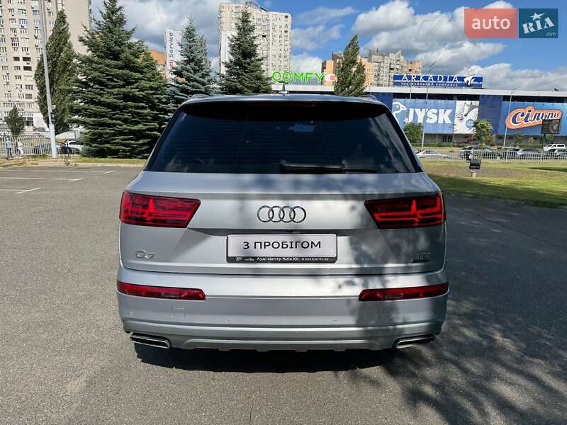 Позашляховик / Кросовер Audi Q7 2015 в Києві