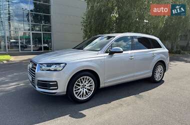 Внедорожник / Кроссовер Audi Q7 2015 в 
