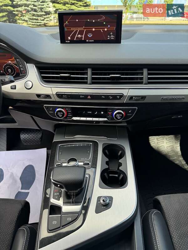 Позашляховик / Кросовер Audi Q7 2015 в Києві
