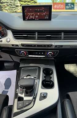 Внедорожник / Кроссовер Audi Q7 2015 в 