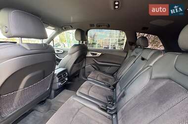 Внедорожник / Кроссовер Audi Q7 2015 в 