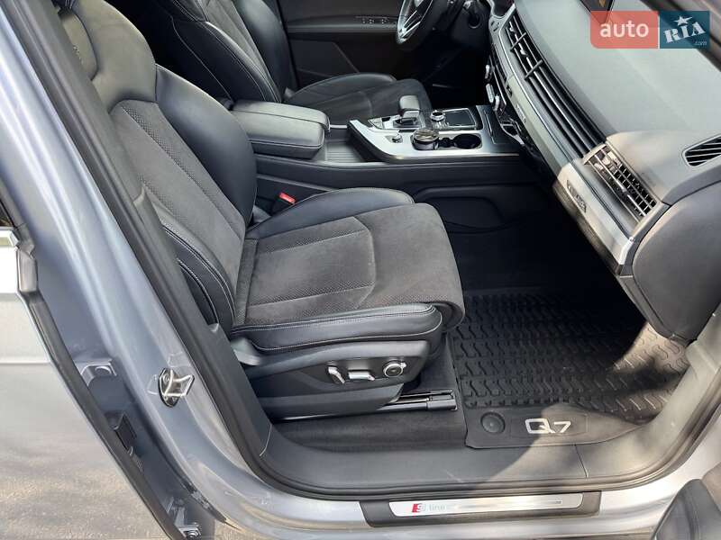 Позашляховик / Кросовер Audi Q7 2015 в Києві