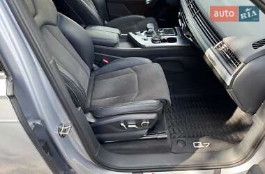 Внедорожник / Кроссовер Audi Q7 2015 в 