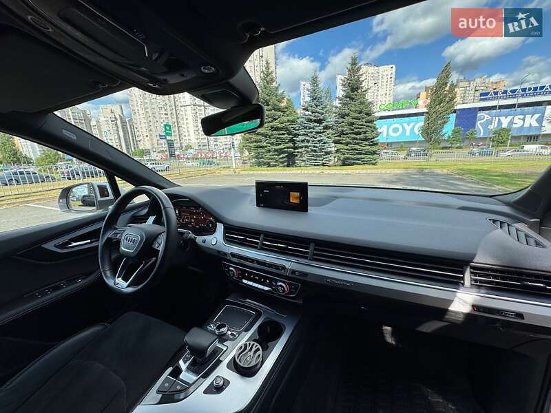 Позашляховик / Кросовер Audi Q7 2015 в Києві