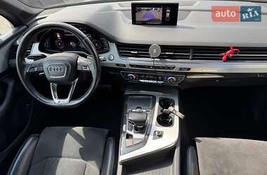 Внедорожник / Кроссовер Audi Q7 2015 в 
