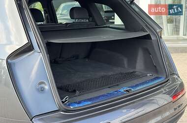 Внедорожник / Кроссовер Audi Q7 2015 в 