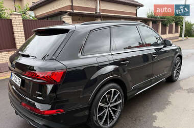 Внедорожник / Кроссовер Audi Q7 2021 в 